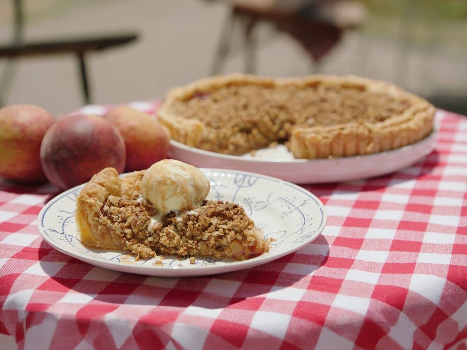 Perziktaart met crumble
