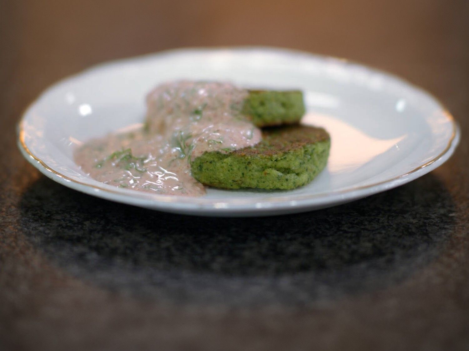 Bulgurcakes met tandoori-dip