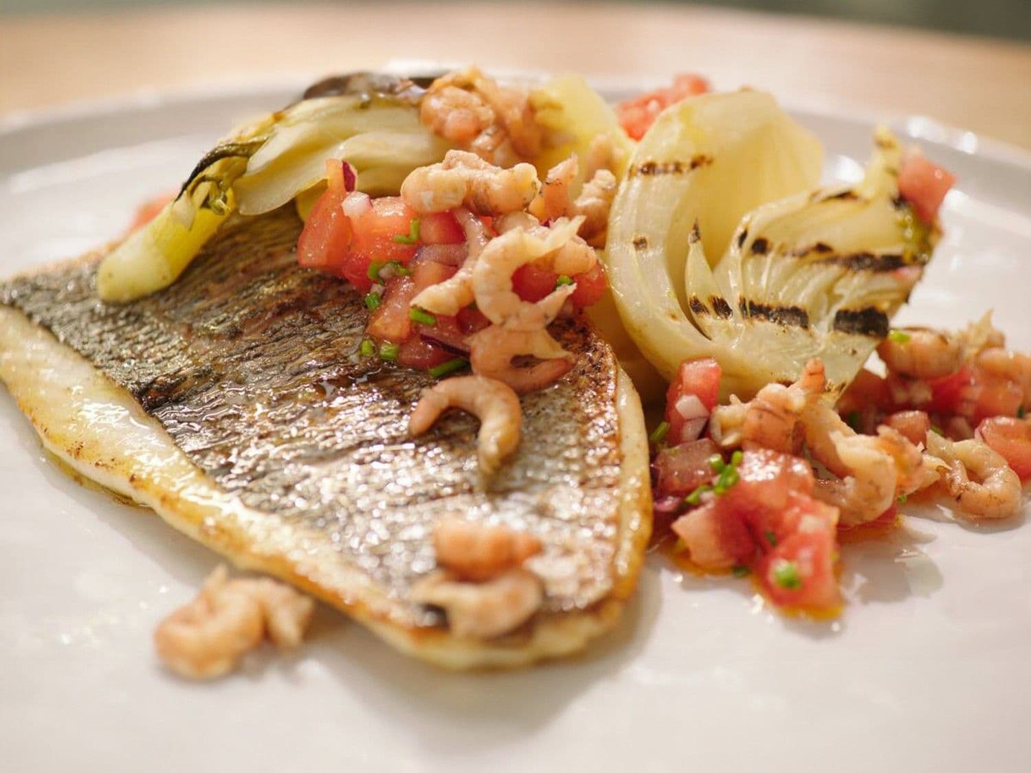 Goudbrasem met gesmoorde venkel, puree en tomatensla