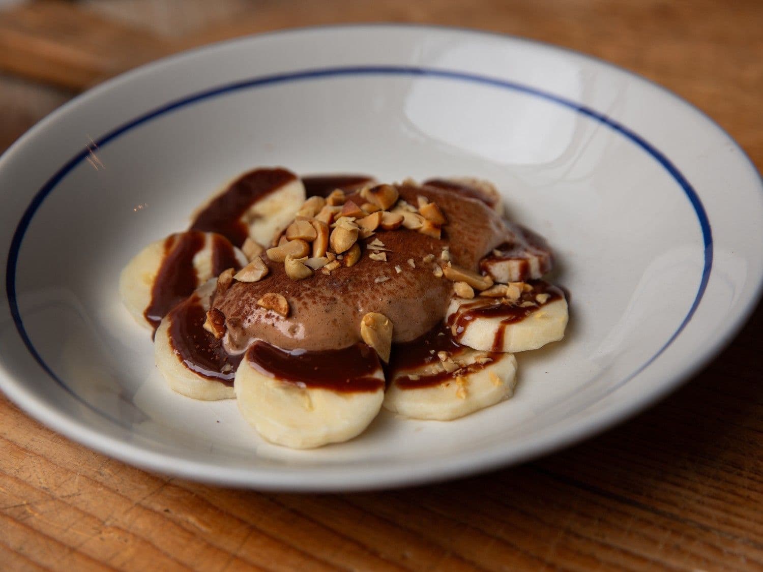 Chocolademousse met pinda en banaan