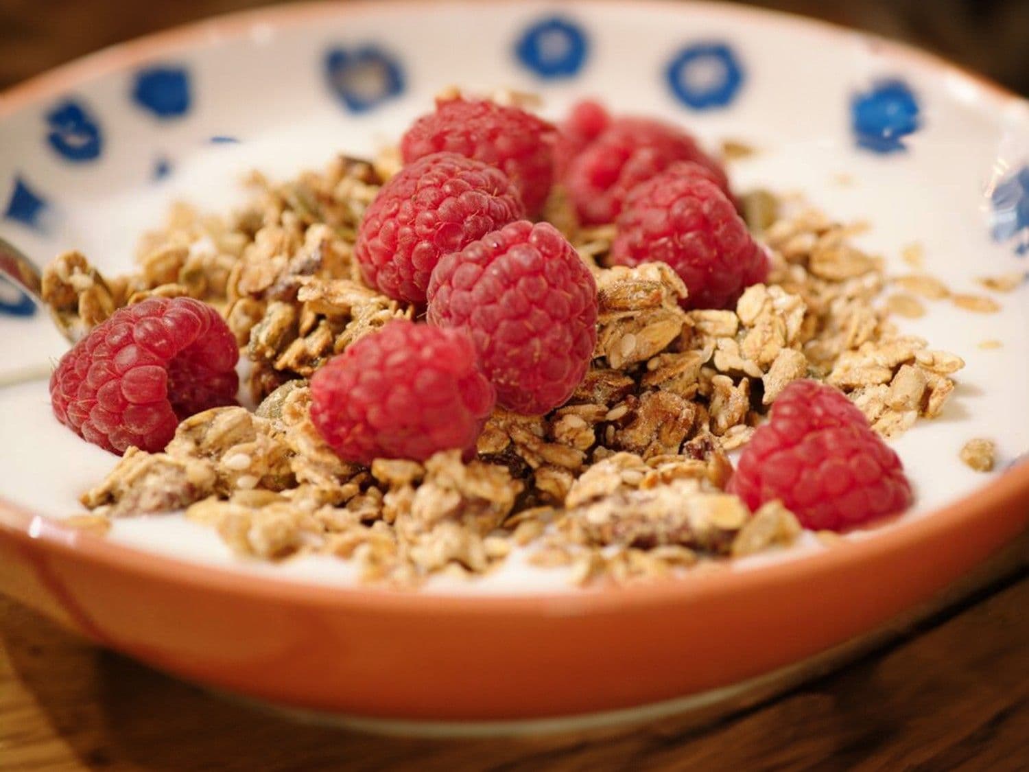 Granola met frambozen en yoghurt