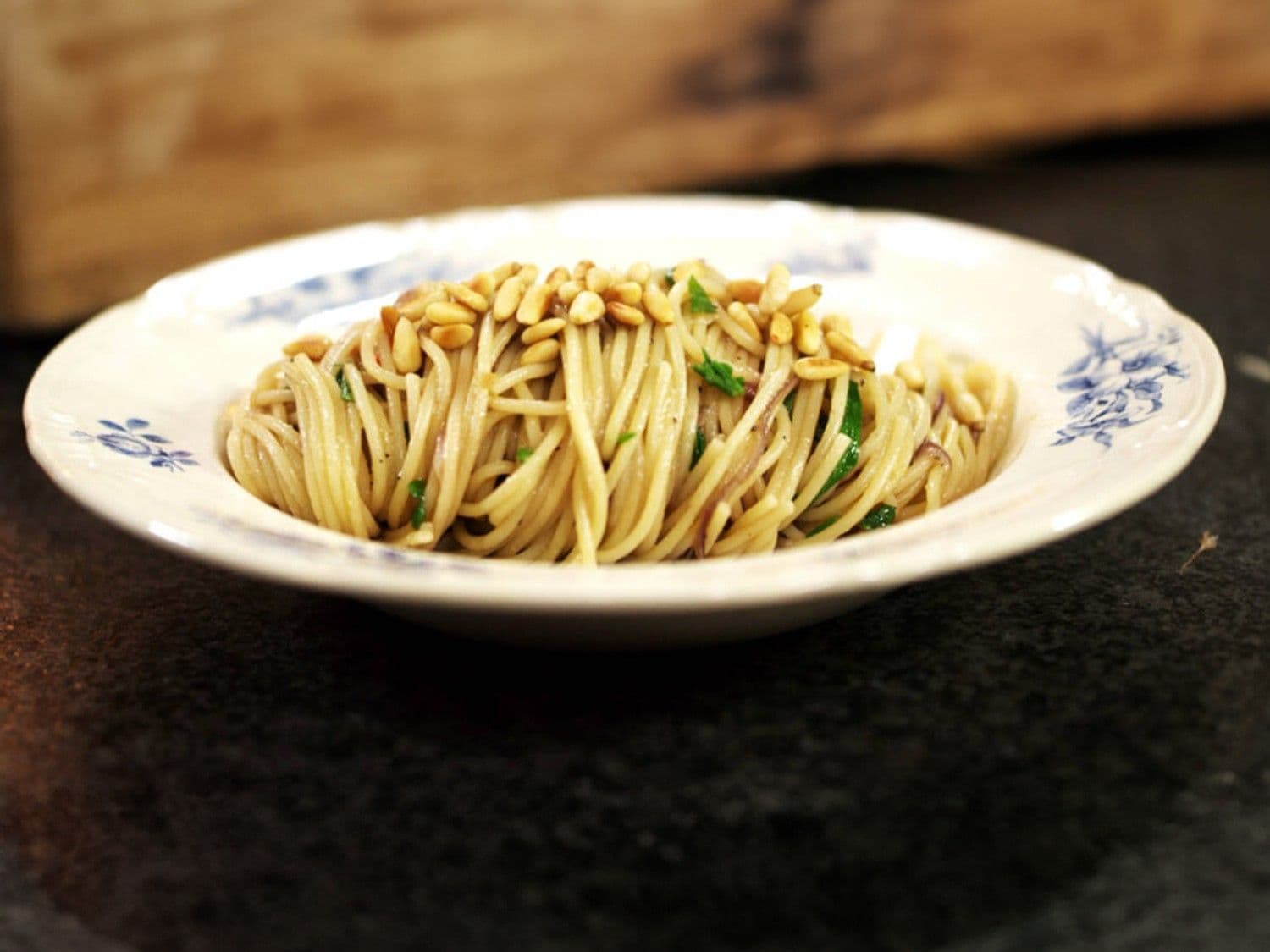 Spaghetti met ui, chili, ansjovis en peterselie