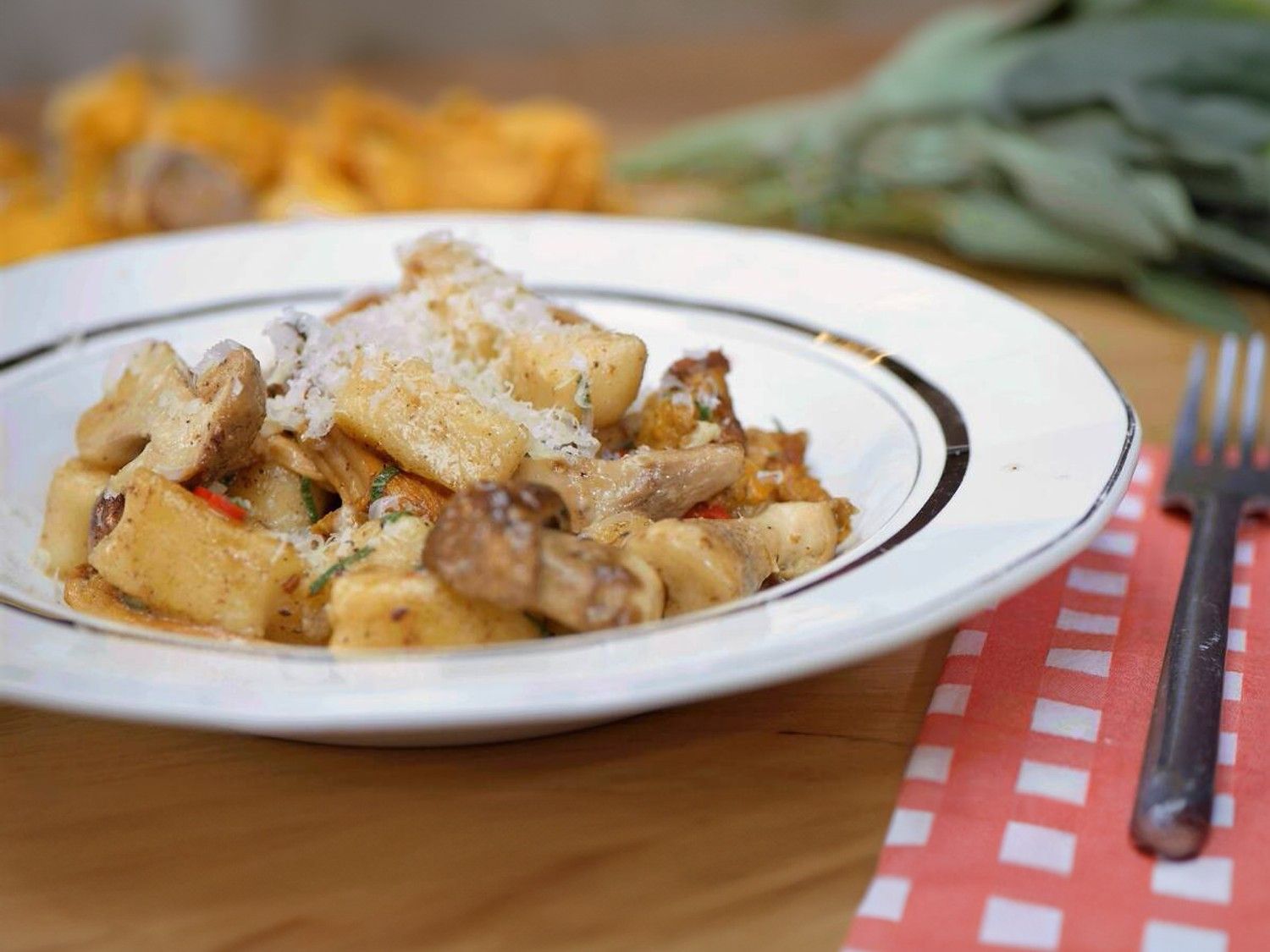 Gnocchi van pastinaak met gebakken champignons
