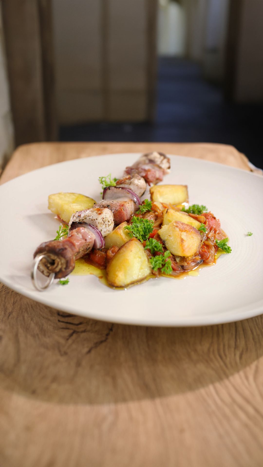 Brochette van konijn met piperade