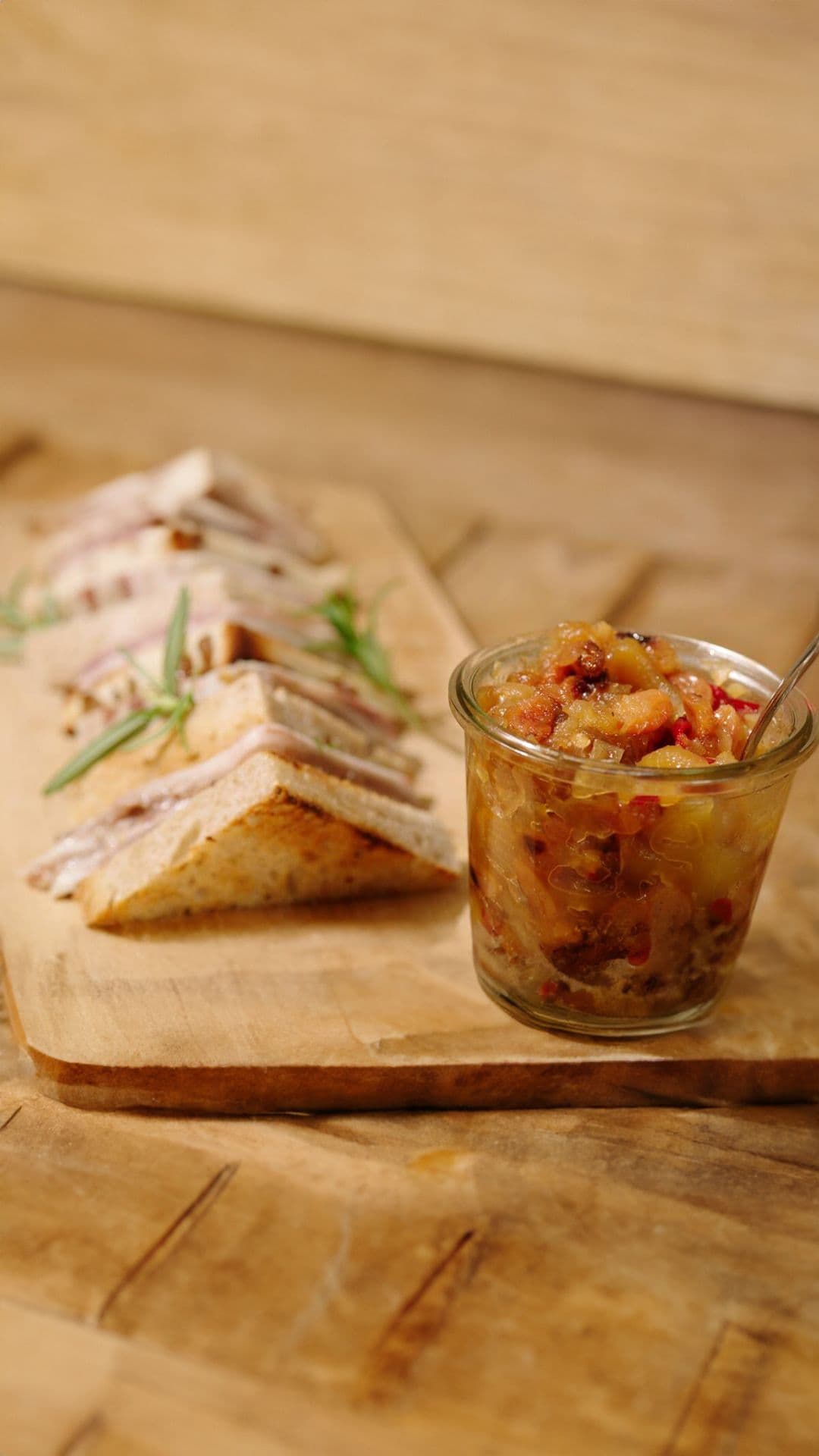 Huisbereide wildpaté met chutney van appel