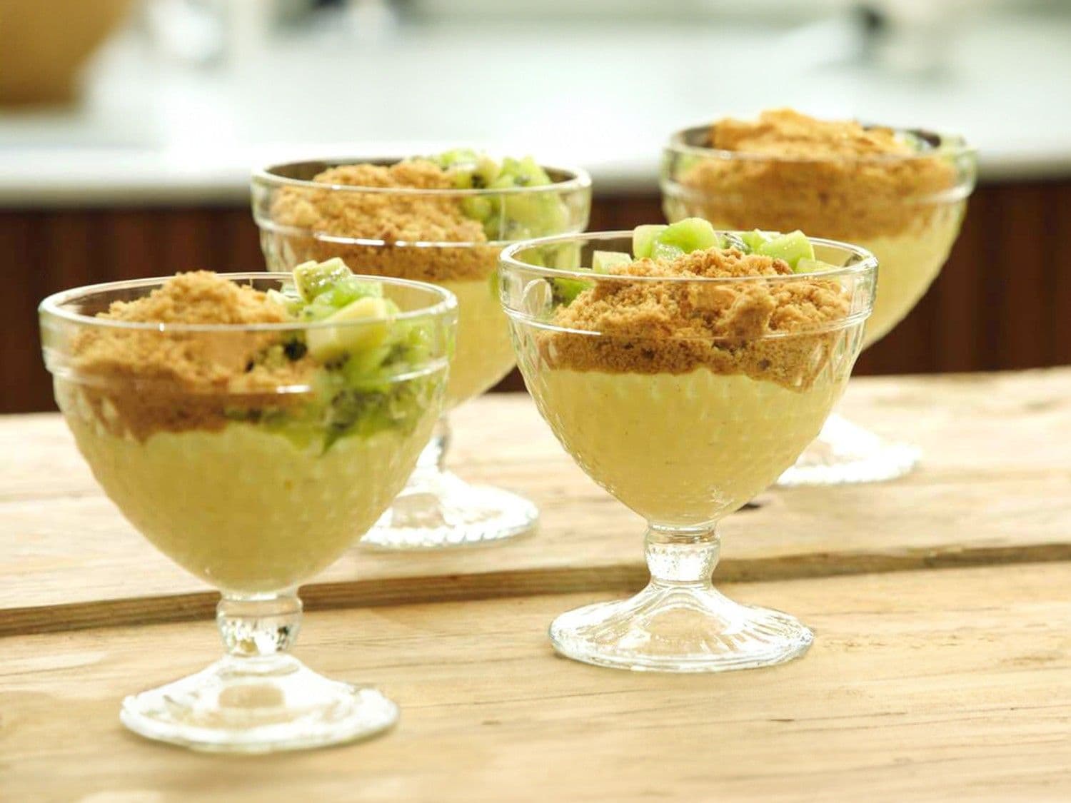 Pudding met limoen en tartaar van kiwi