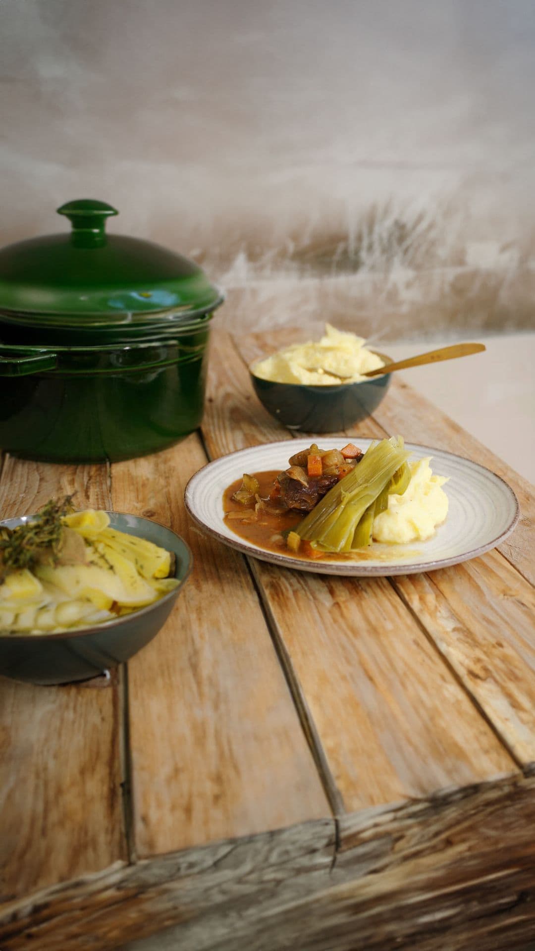 Gebraiseerde kalfswangen met oude geuze, prei en puree