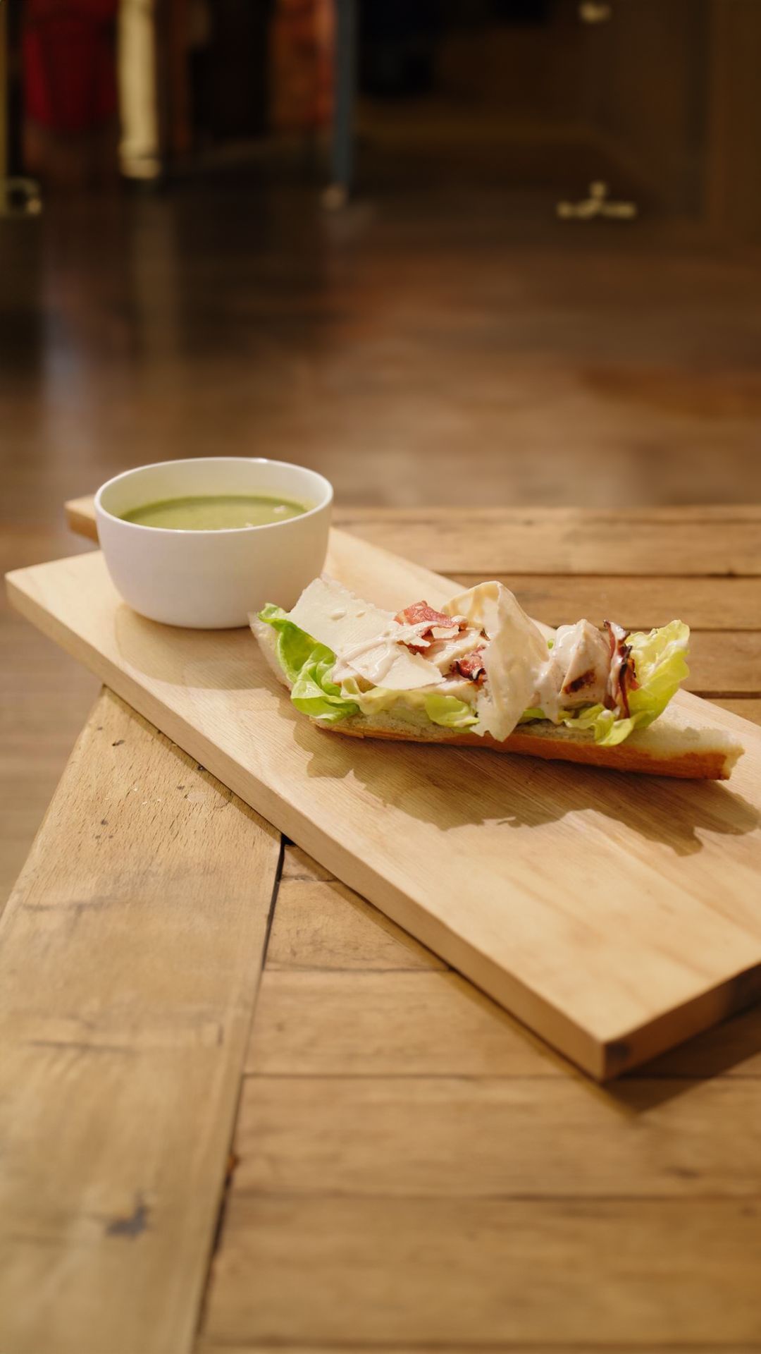 Slasoep met caesar baguette