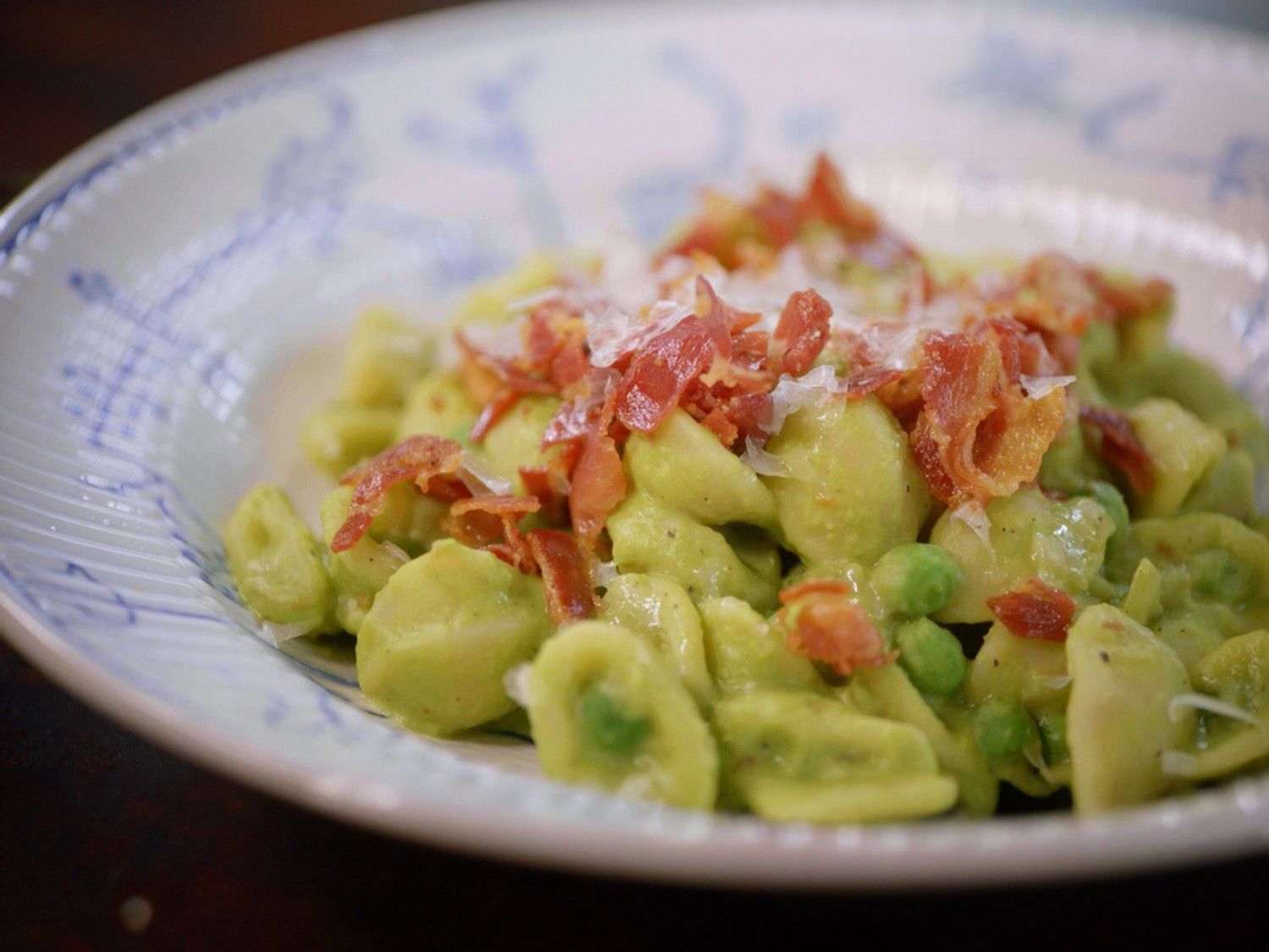 Orecchiette met erwten, pancetta en pecorino