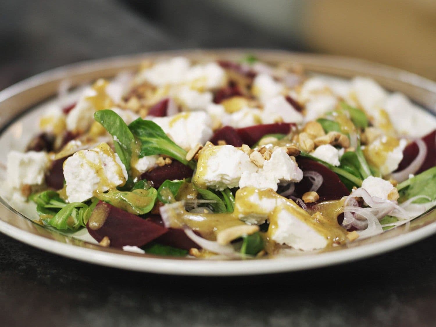 Salade van rode biet, veldsla en feta 