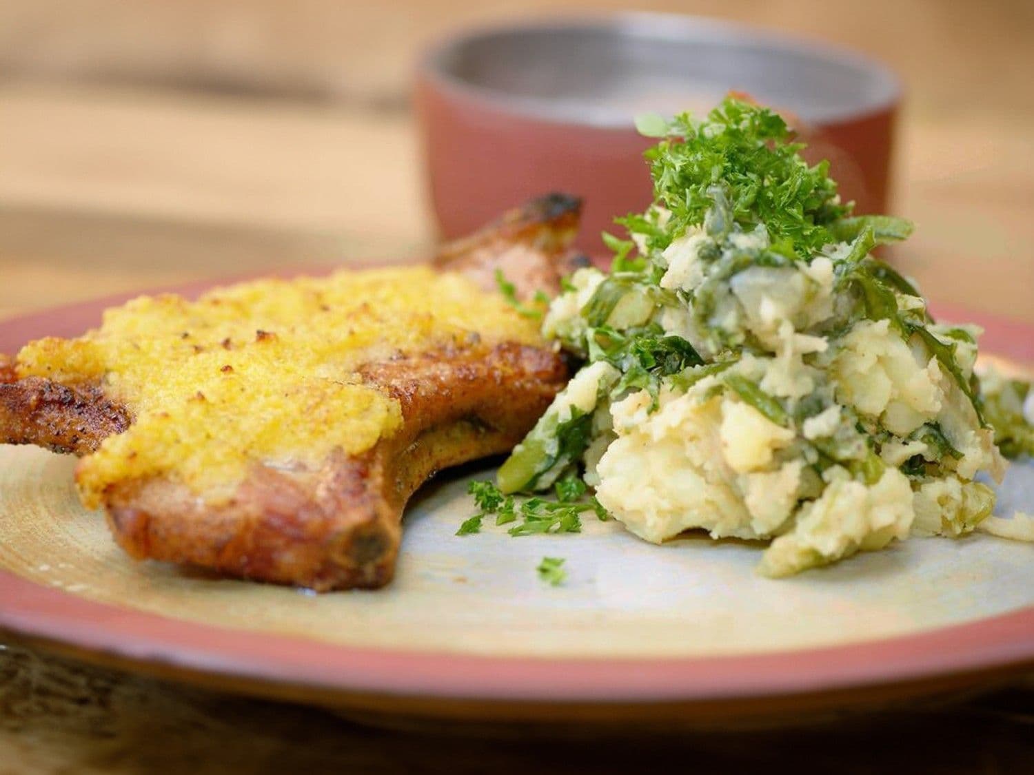 Kotelet met pickleskorst en andijviestoemp