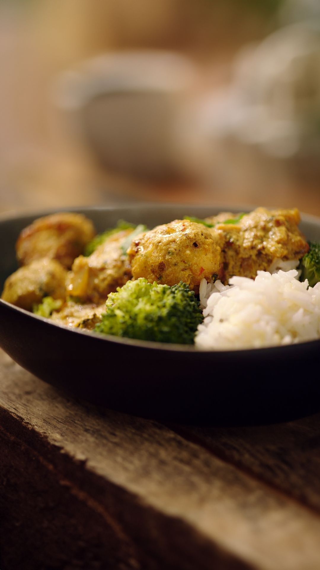 Viskefta met rijst en broccoli