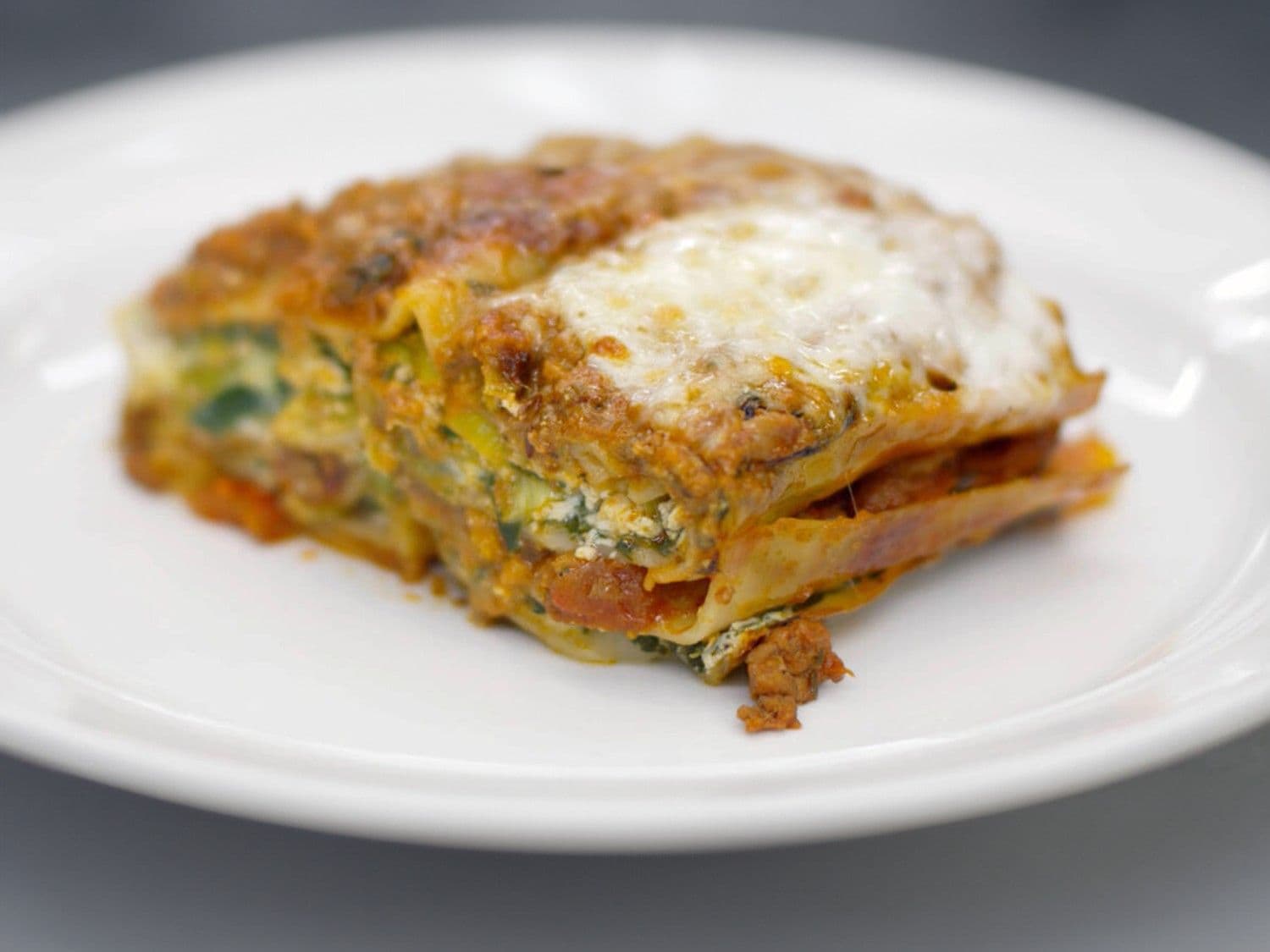 Lasagne met lamsgehakt, prei, spinazie en ricotta