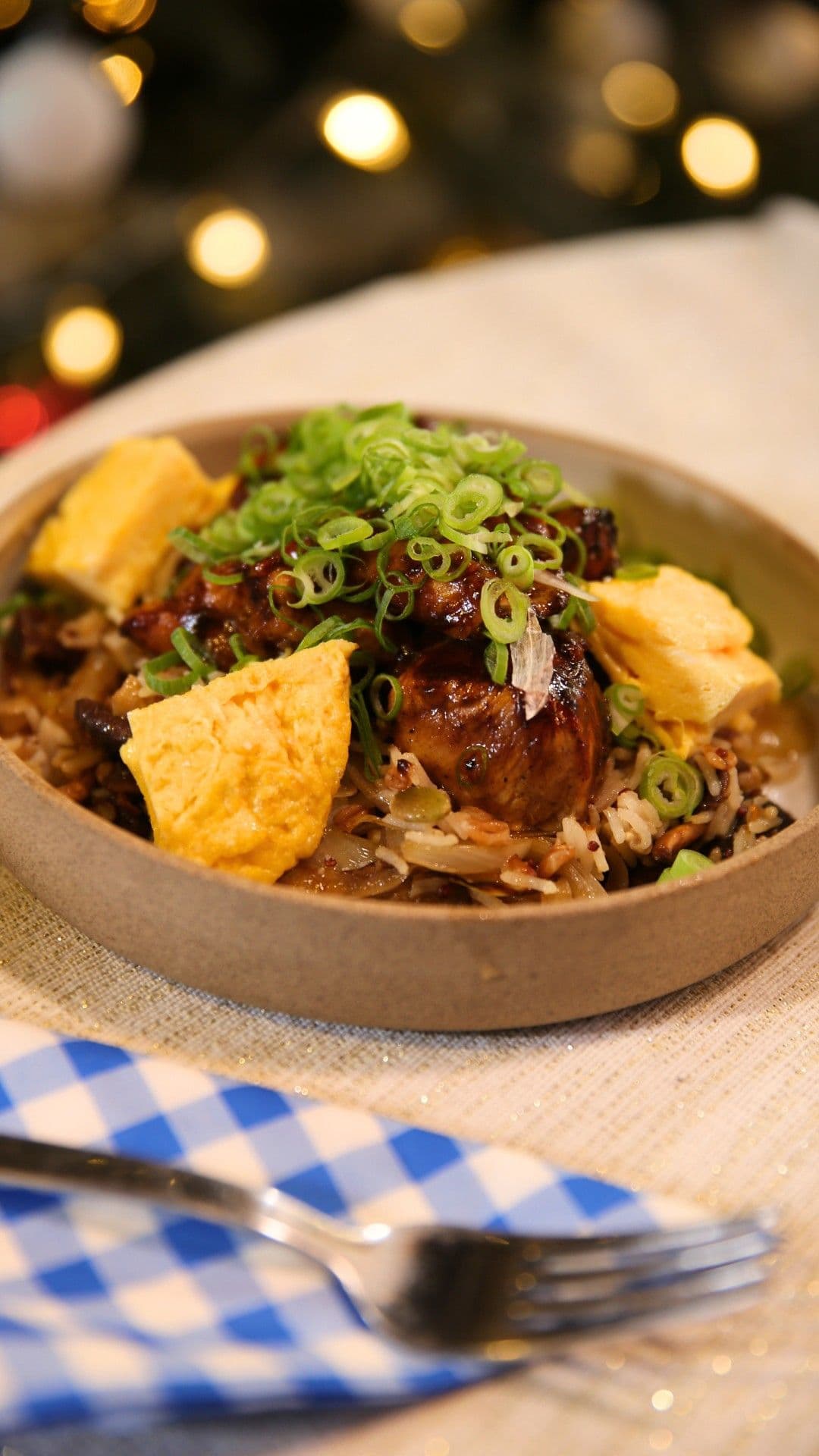 Gemarineerde misokip met Japanse omelet en gebakken shiitake