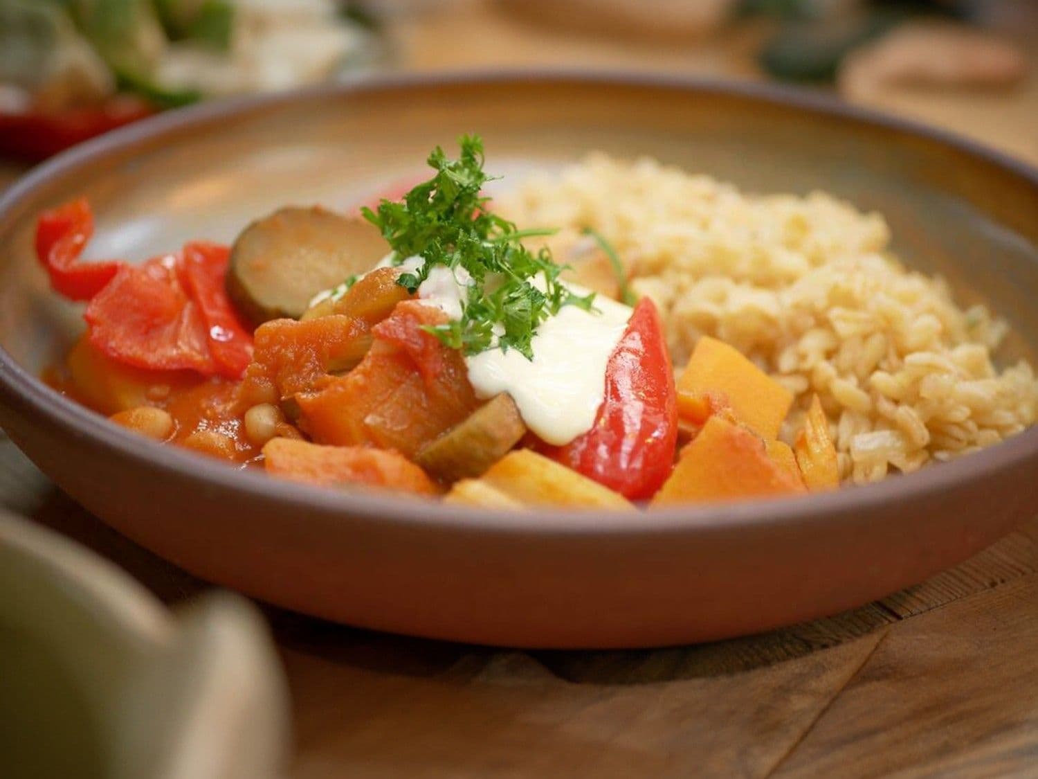 Groenteschotel Stroganoff met pompoen en witte bonen