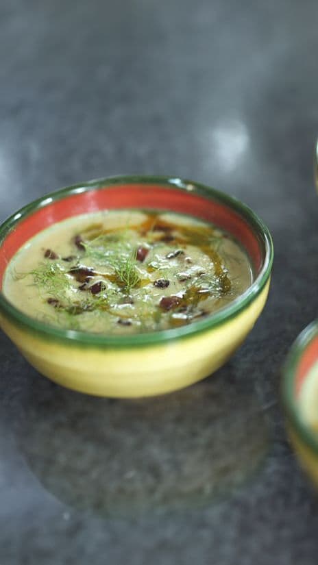 Venkelsoep met saffraan en Spaanse chorizo