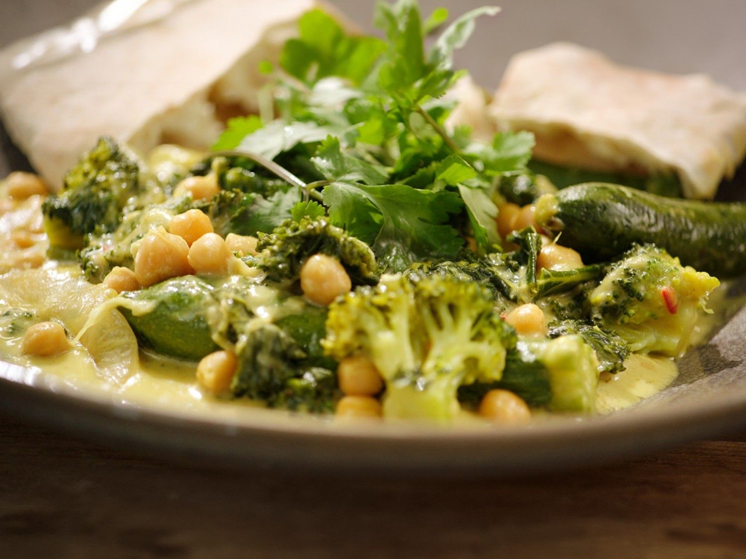 Groentecurry met boerenkool en kikkererwten