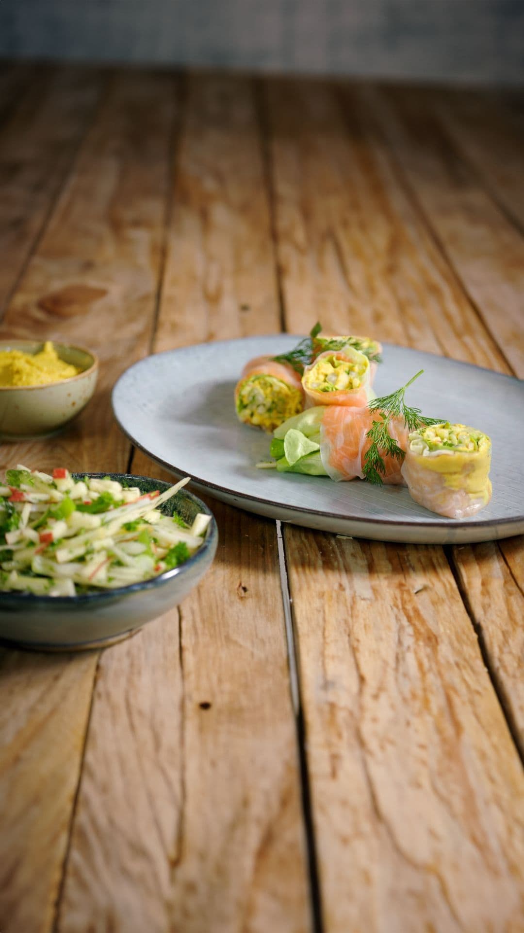 Rijstpapierrol met zalm en seldersalade