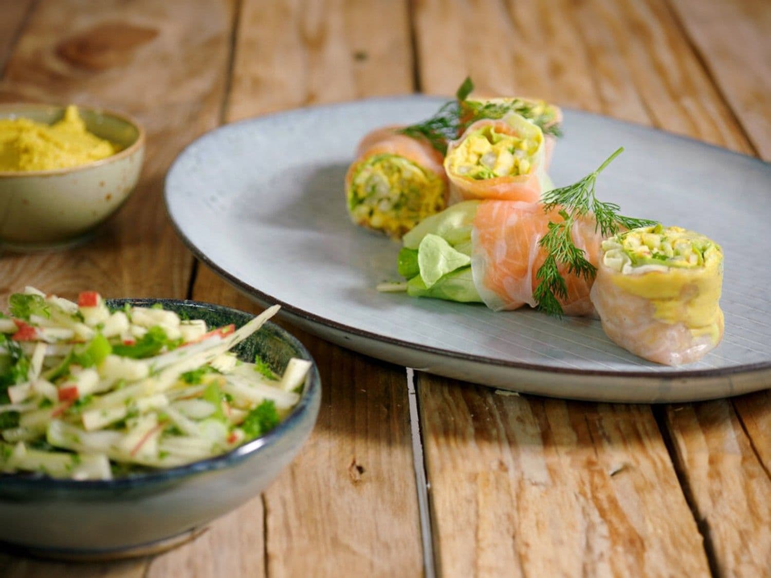 Rijstpapierrol met zalm en seldersalade