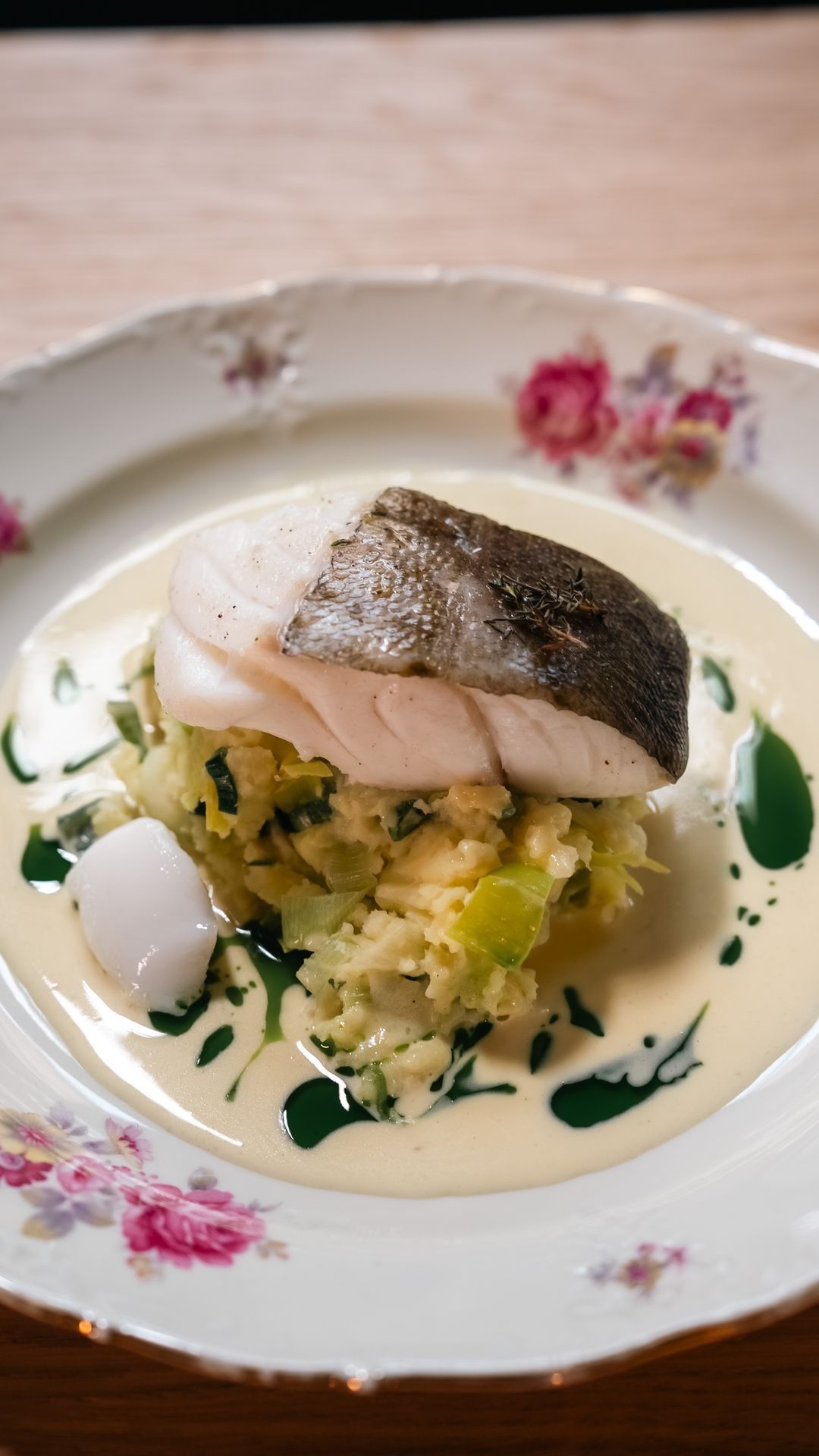 Kabeljauw in de oven met wittewijnsaus, preipuree en prei-olie