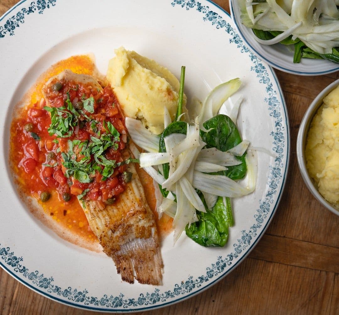 Rog met tomatenvinaigrette, venkel en puree