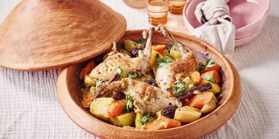 Tajine van konijn met pruimen en aardappelen