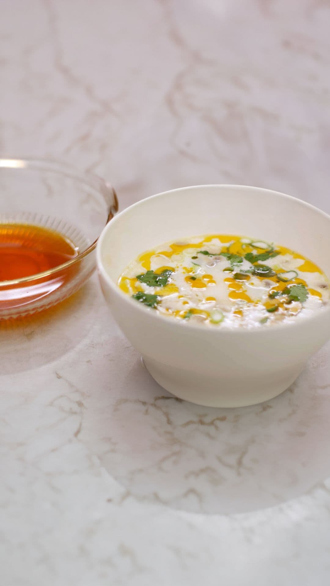 Thaise kokos-kippensoep met chili-olie