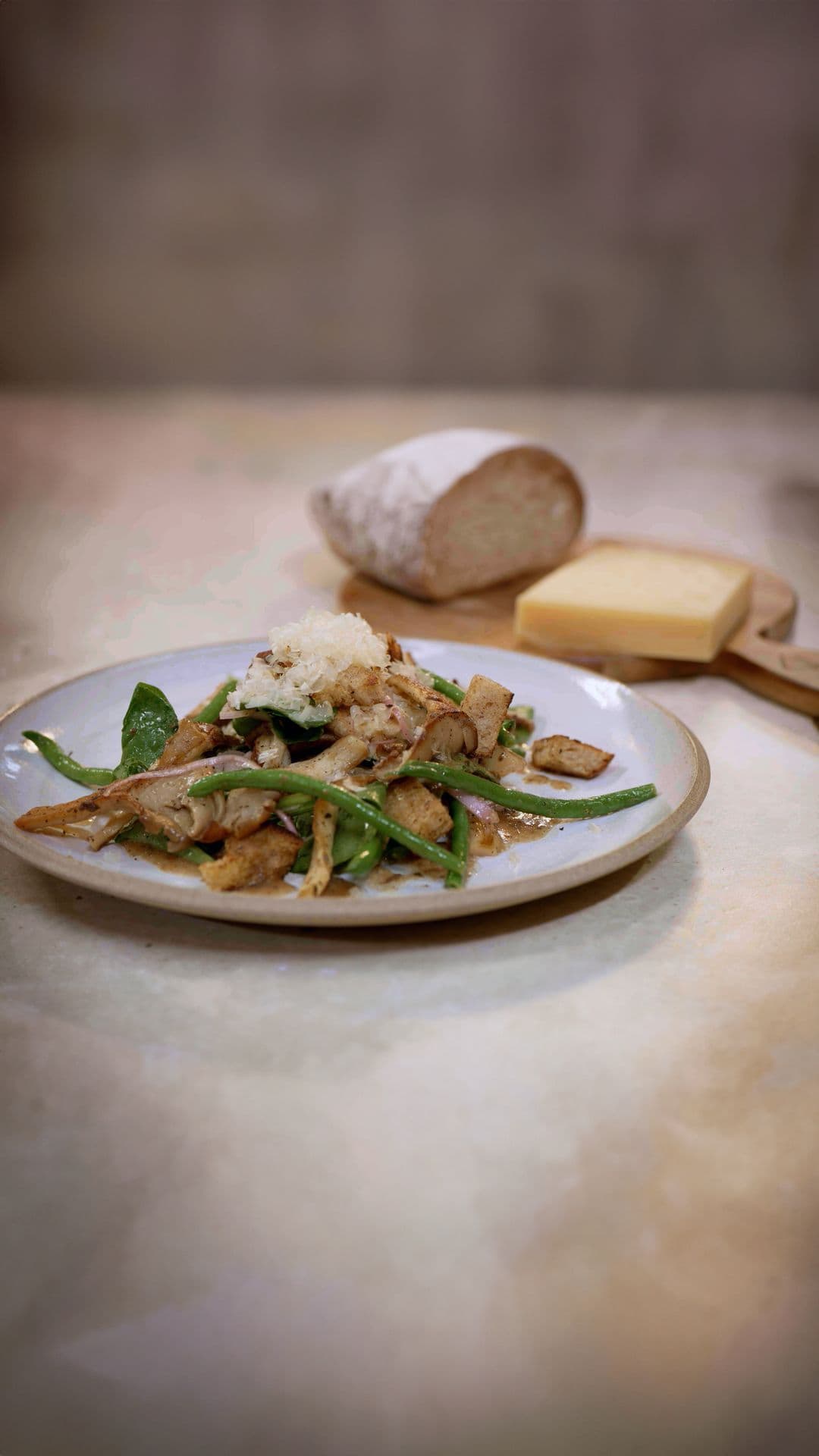 Herfstsalade met oude kaas en truffeldressing