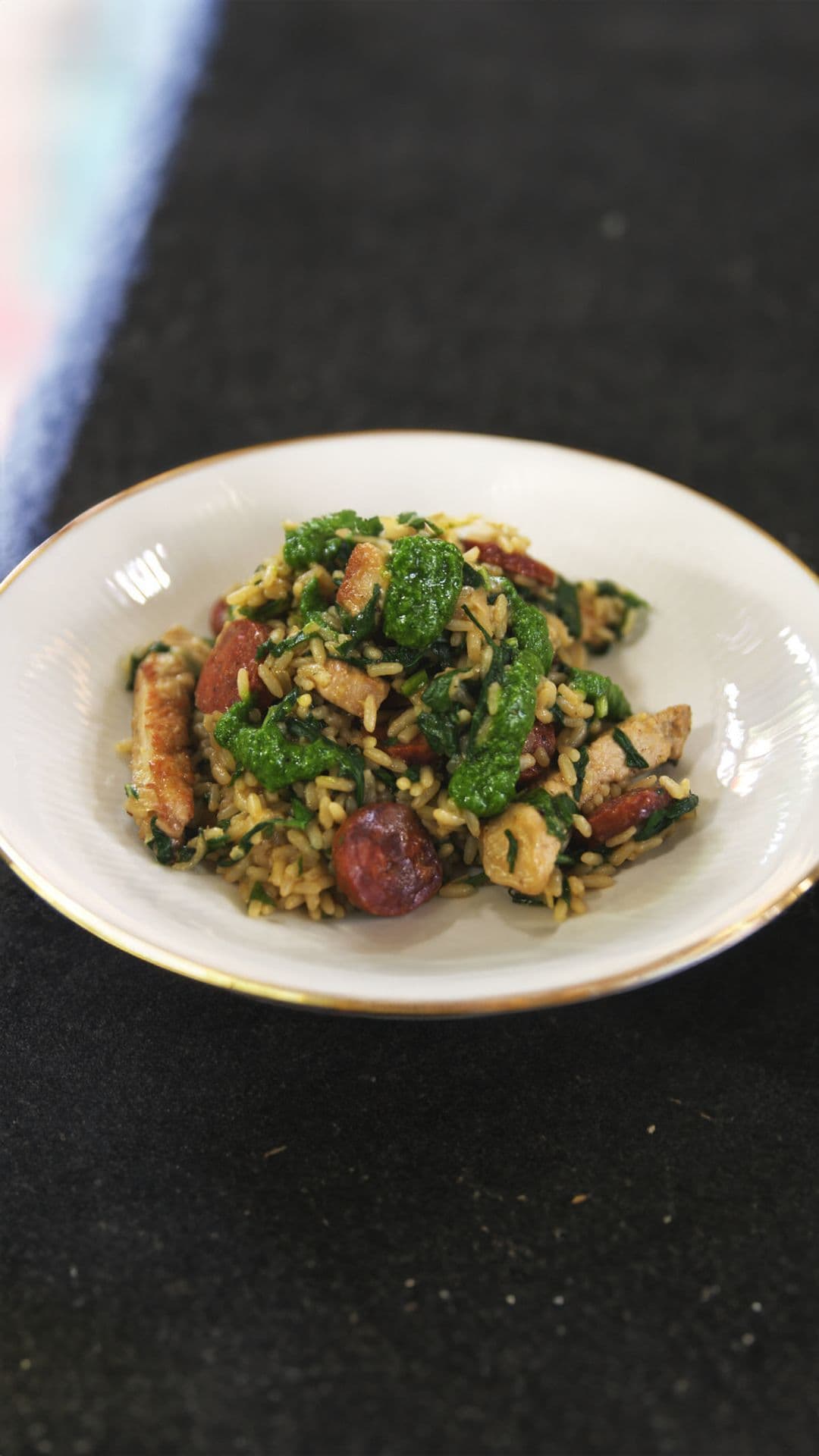 Varkensreepjes met rijst en peterseliepesto